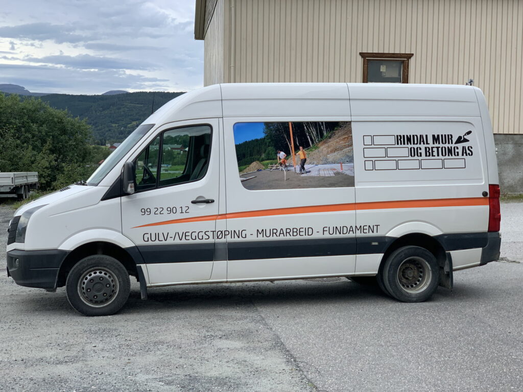 Foliert stor varebil for Rindal Mur og Betong AS